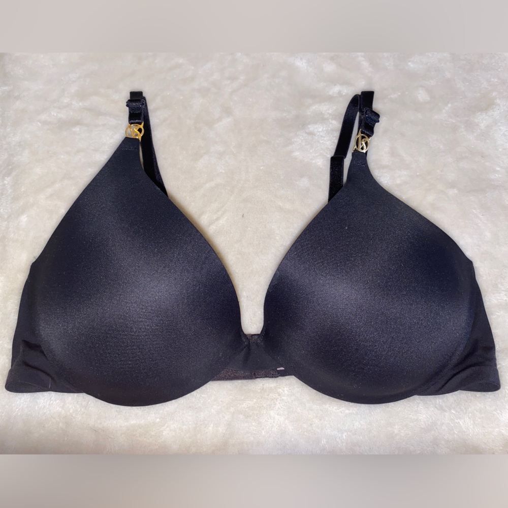 Victoria Secret’s - Style: Very SexyUplift Plunge - 32D